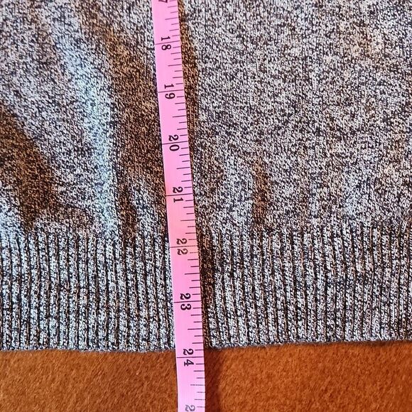 Express Crew Neck Bodycon Lightweight Multi Knit Sweater, Medium, Black & Grey - Picture 4 of 6